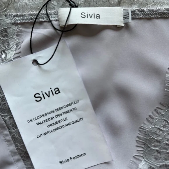 Sivia Women’s Grey Sleeveless Blouse Size XL - Picture 3 of 4